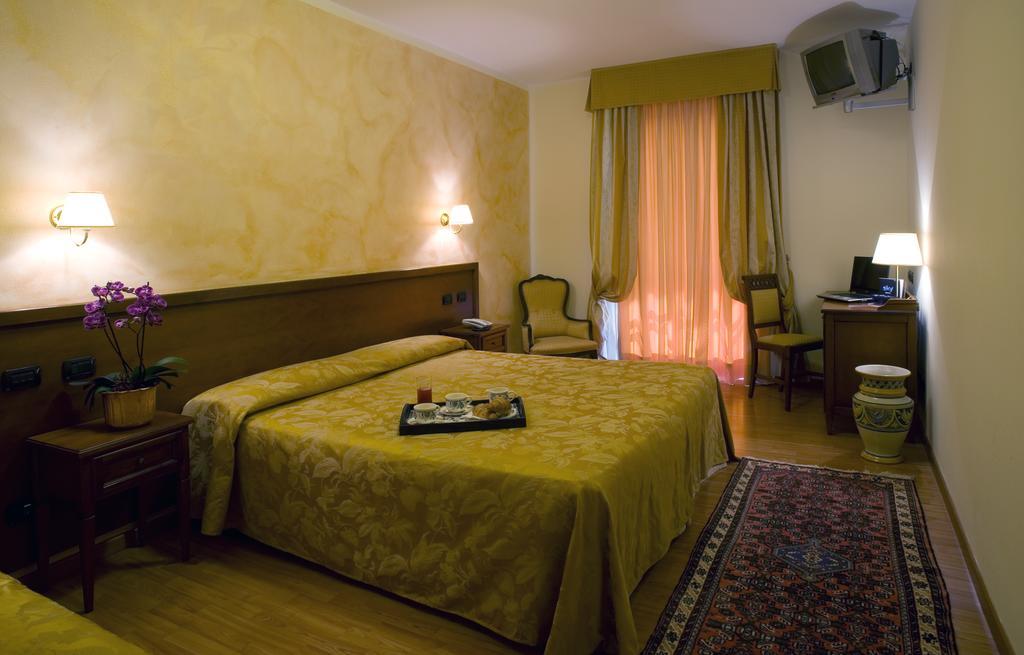 סומה קאמפניה Hotel Scaligero מראה חיצוני תמונה