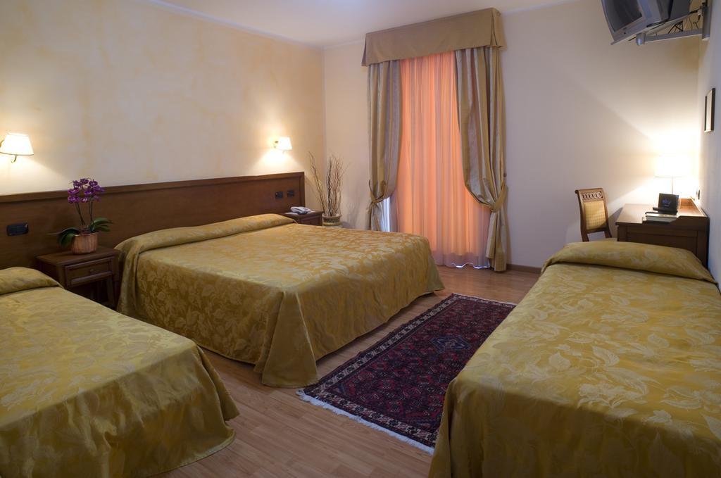 סומה קאמפניה Hotel Scaligero מראה חיצוני תמונה