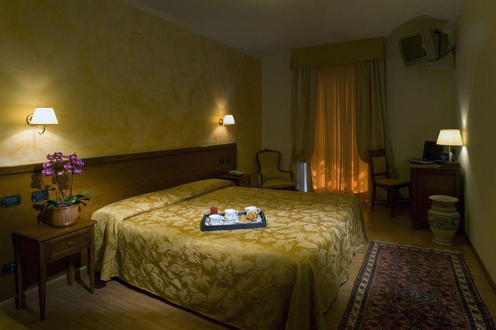 סומה קאמפניה Hotel Scaligero מראה חיצוני תמונה