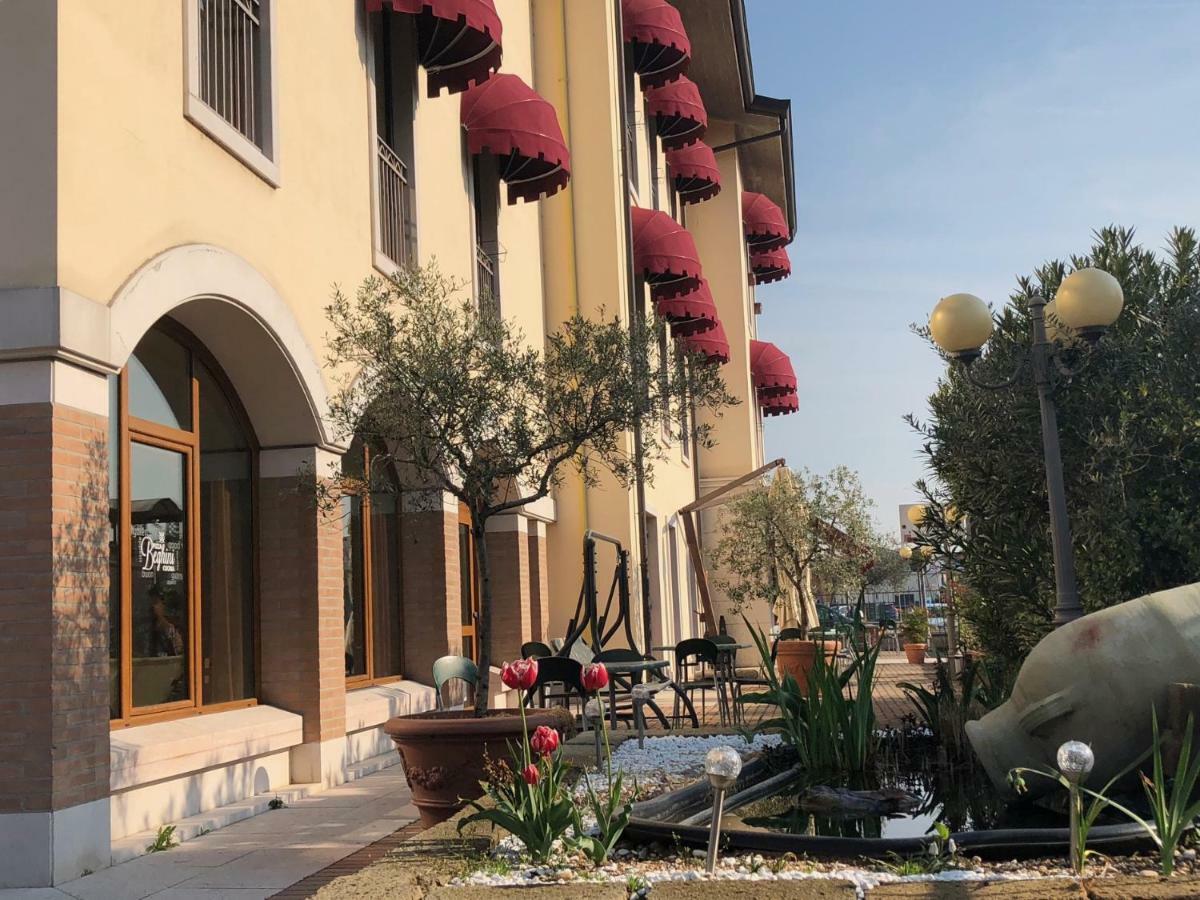 סומה קאמפניה Hotel Scaligero מראה חיצוני תמונה
